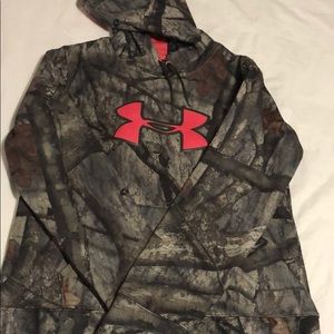 Like-new UA camo hoodie
